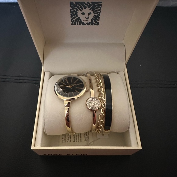 Watch and bracelets set - Picture 2 of 3